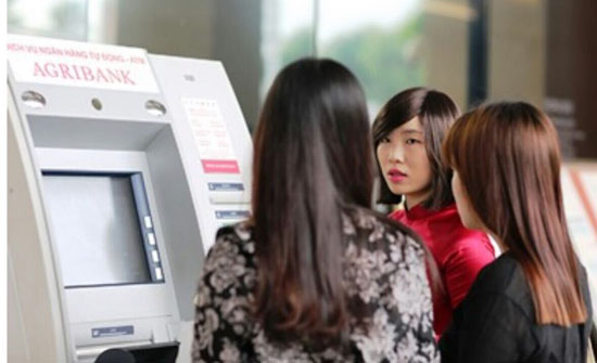 Agribank đã hoàn trả tiền cho 12 chủ thẻ bị rút trong đêm ảnh 1